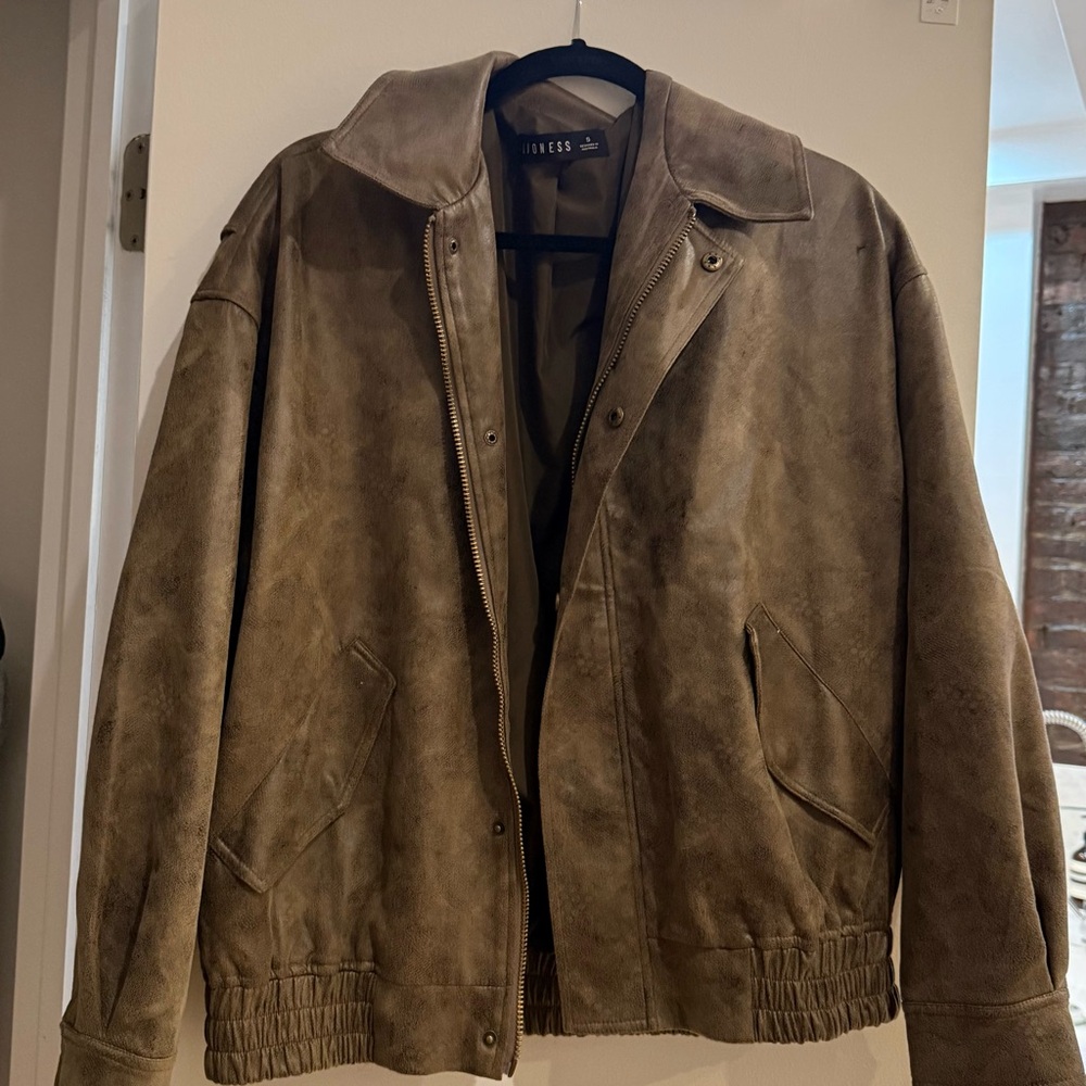 Lioness Kenny Bomber in Chocolate